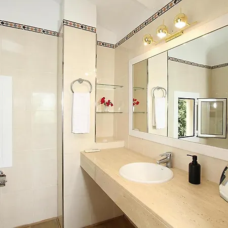 Villa Encinas