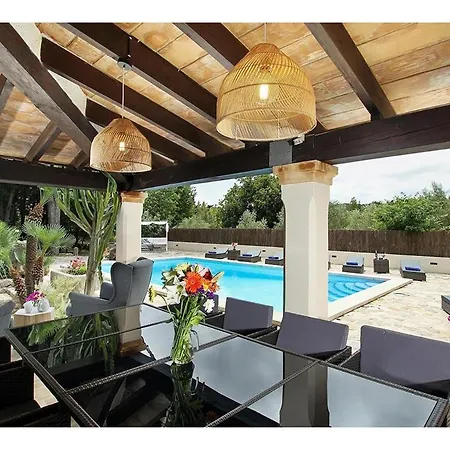 Encinas Villa *